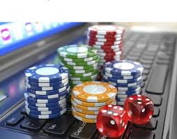 Slotlar va stol o‘yinlari kombinatsiyasi Onlayn kazino dunyosiga sayohat